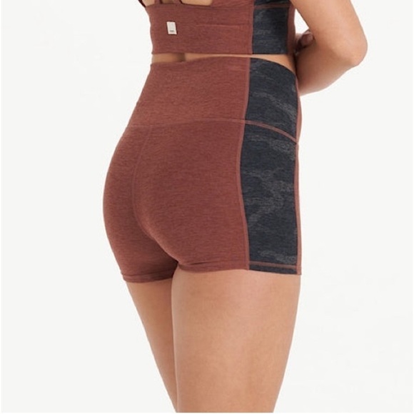 Vuori Pants - Vuori Aspire Elevation Shorty Size M EUC